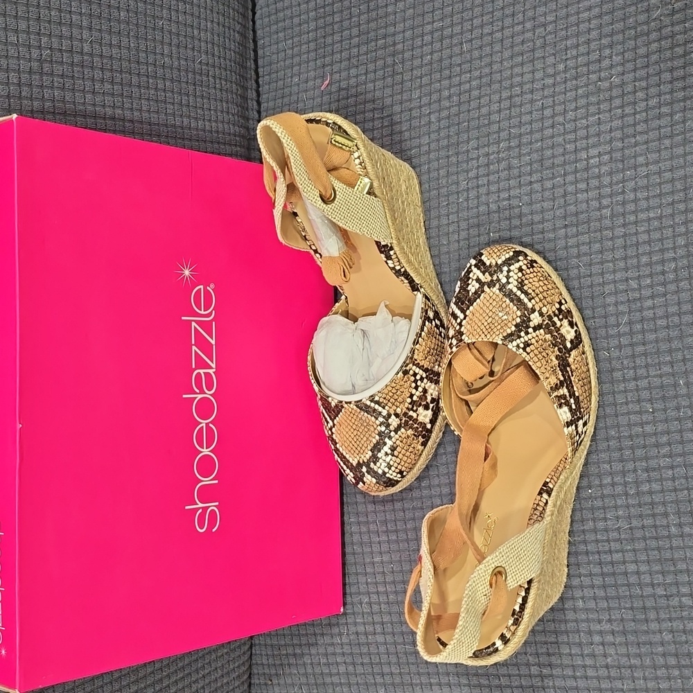 Shoedazzle snake wedge size 9.5